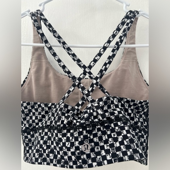 Lululemon Black and White Sports Bra with Racerback(Size 6) - Picture 12 of 17
